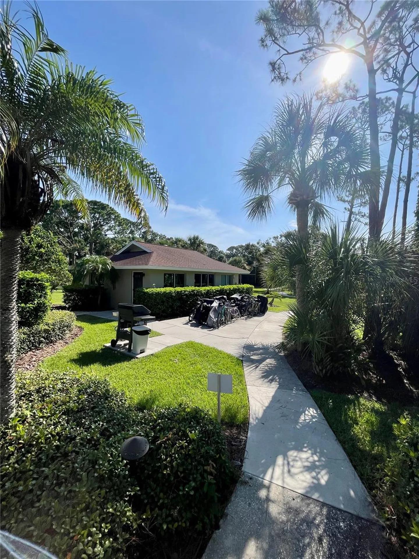 918 La Costa Circle Sarasota FL 34237