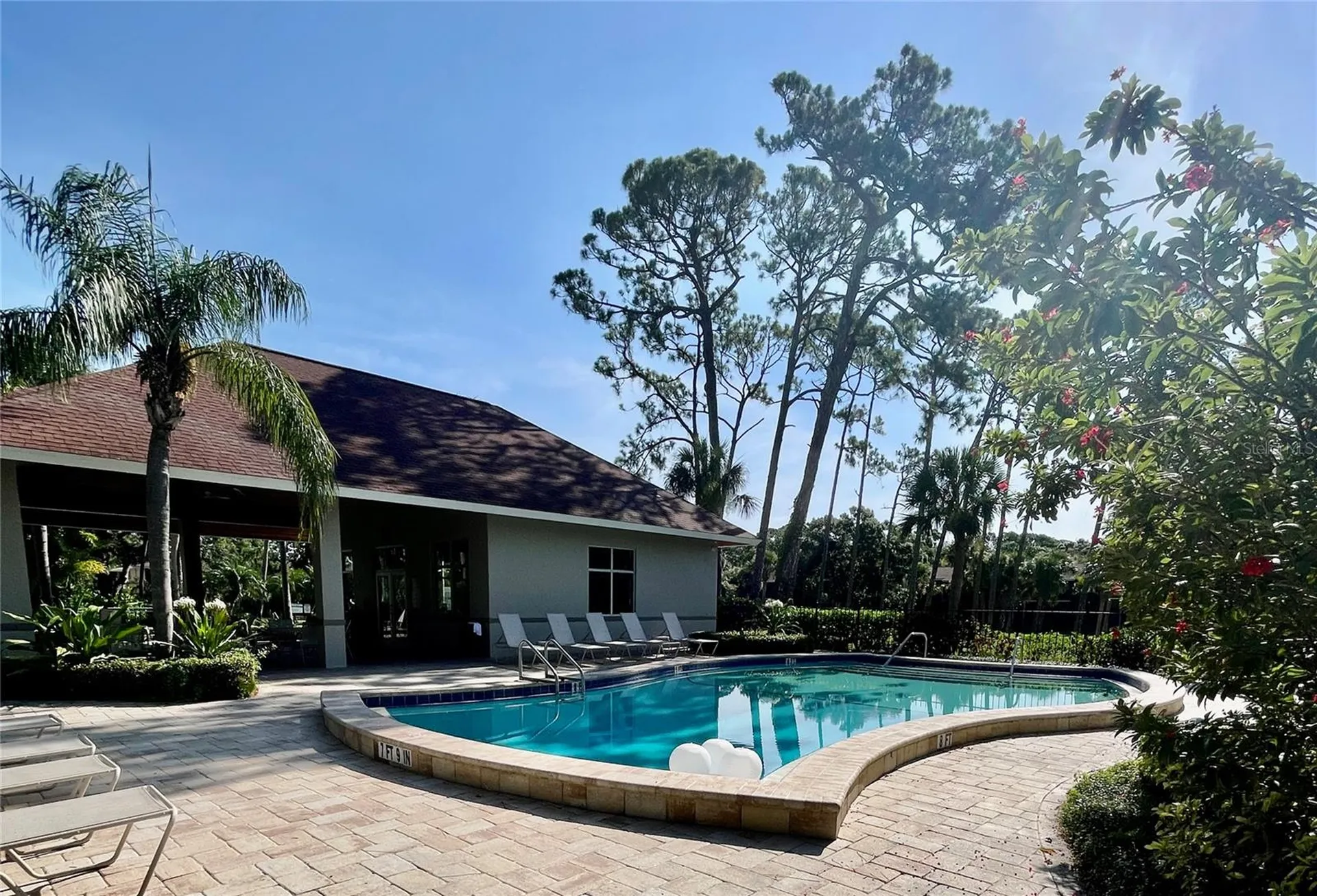918 La Costa Circle Sarasota FL 34237