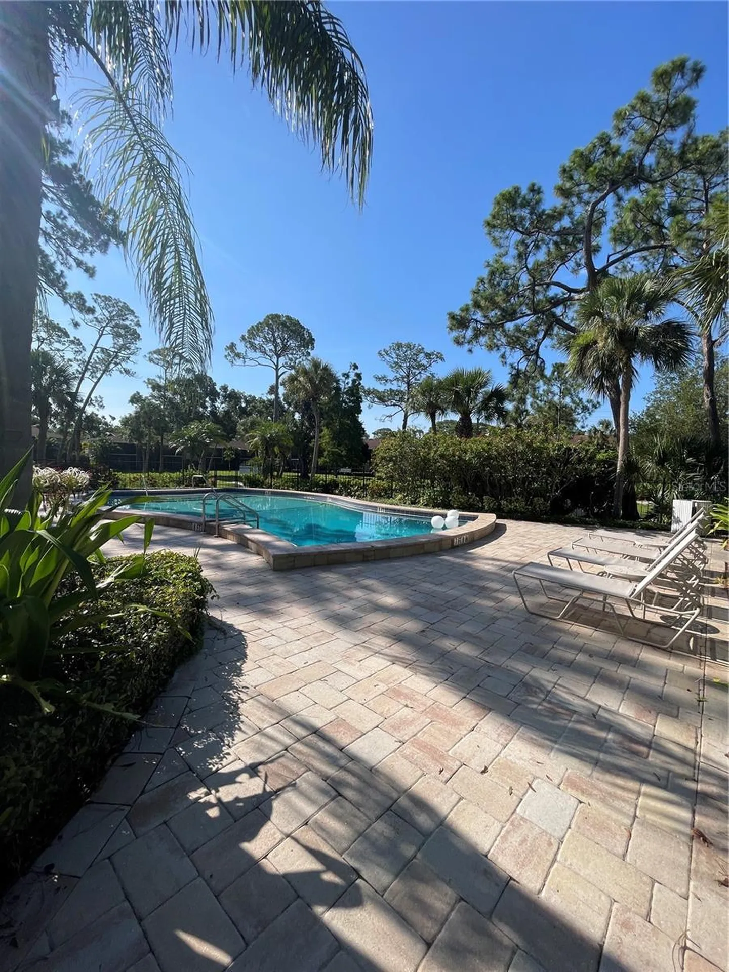 918 La Costa Circle Sarasota FL 34237