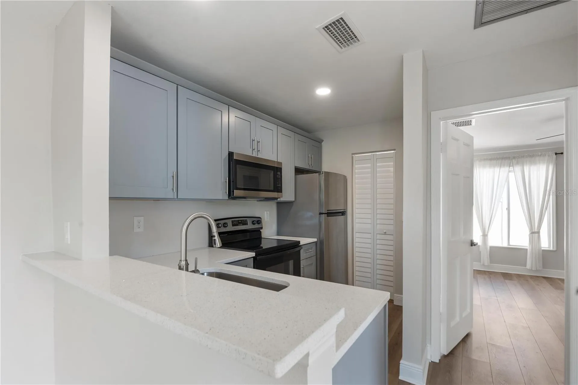 3848 N Lake Drive Tampa FL 33614