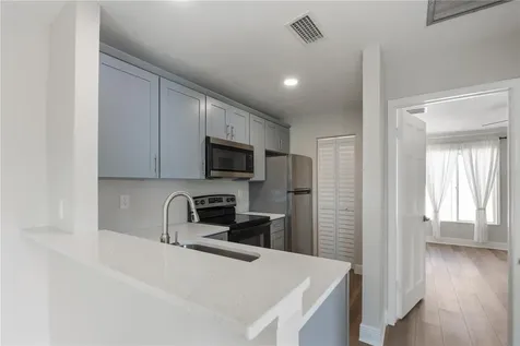 3848 N Lake Drive Tampa FL 33614