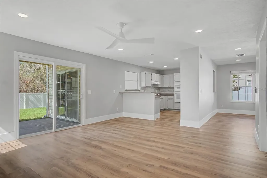 11462 Commercial Street Orlando FL 32836