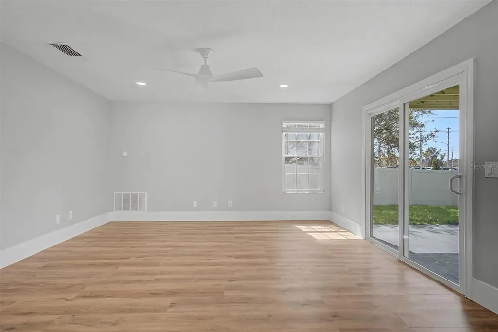 11462 Commercial Street Orlando FL 32836