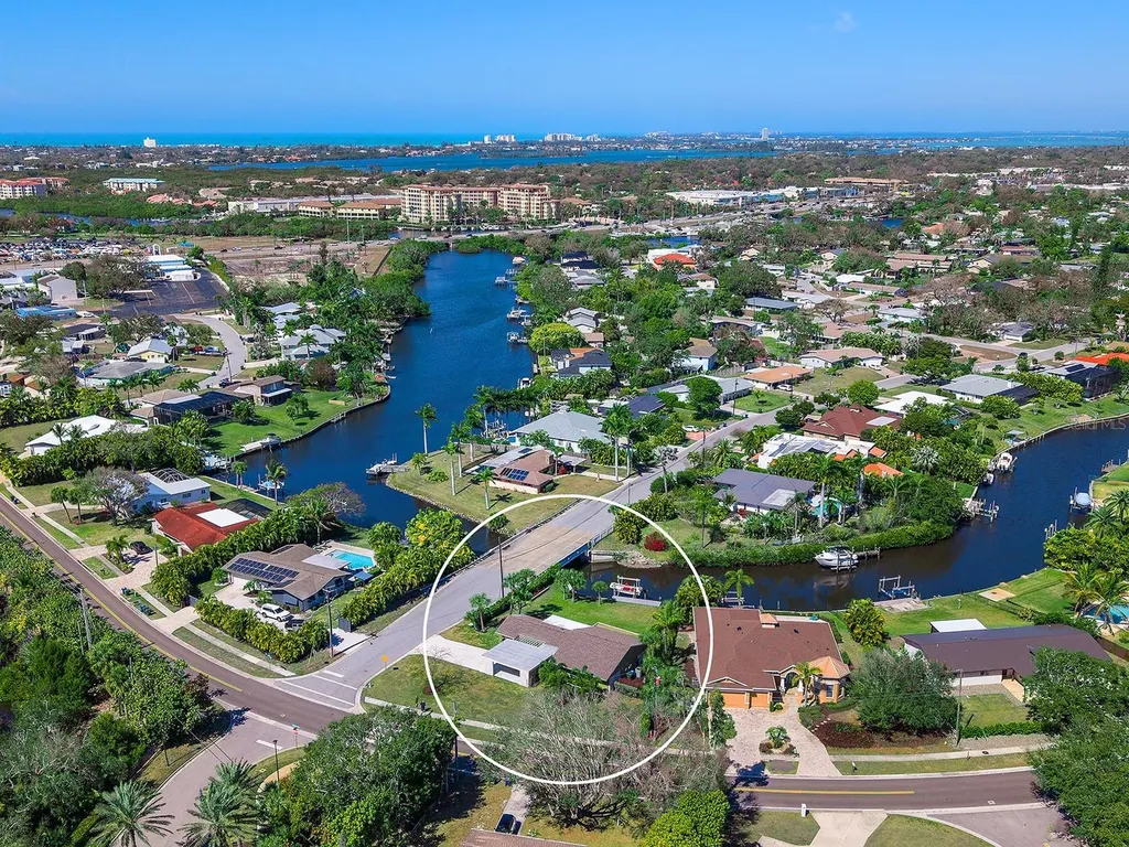 5669 America Drive Sarasota FL 34231