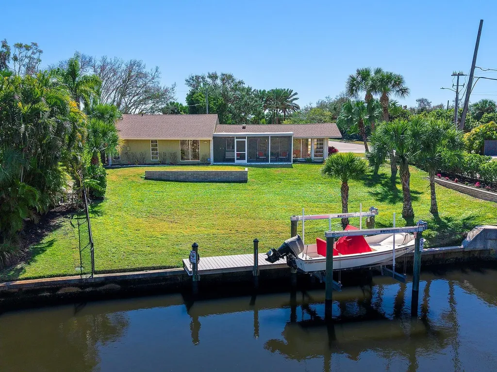 5669 America Drive Sarasota FL 34231