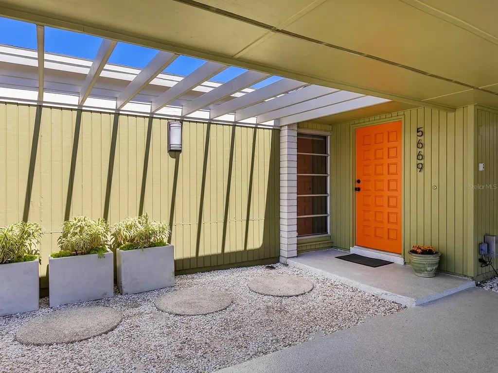 5669 America Drive Sarasota FL 34231