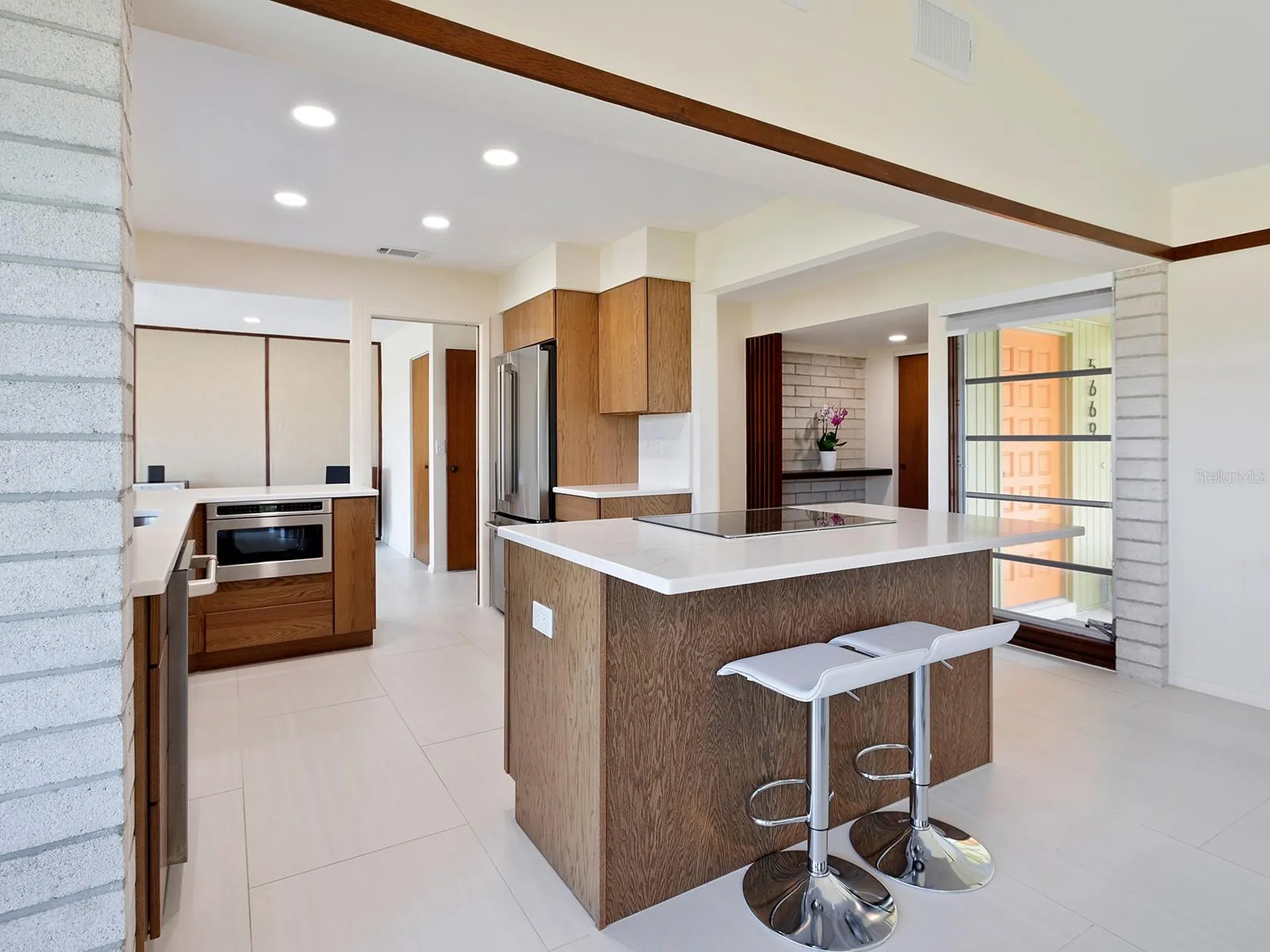 5669 America Drive Sarasota FL 34231