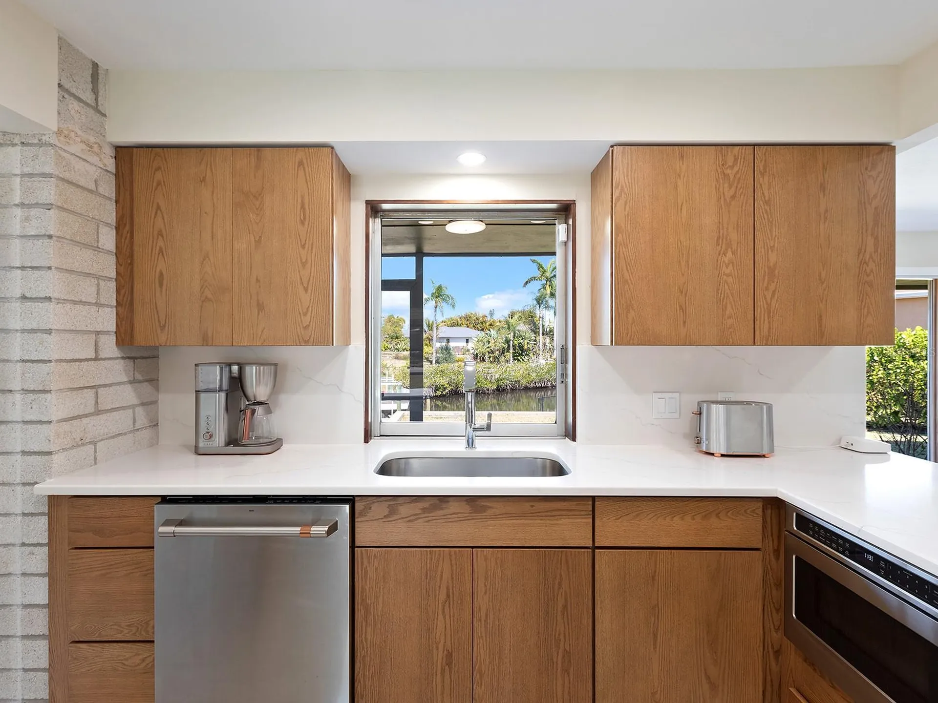 5669 America Drive Sarasota FL 34231