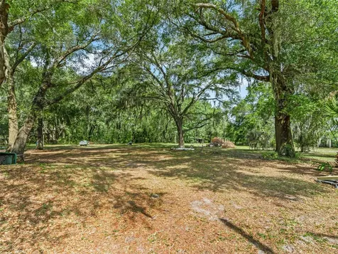 1386 S Us Highway 301 Sumterville FL 33585