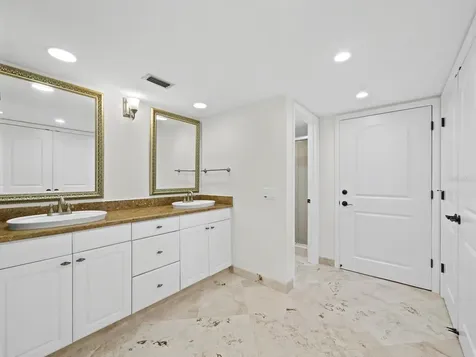 2055 Gulf Of Mexico Drive Longboat Key FL 34228