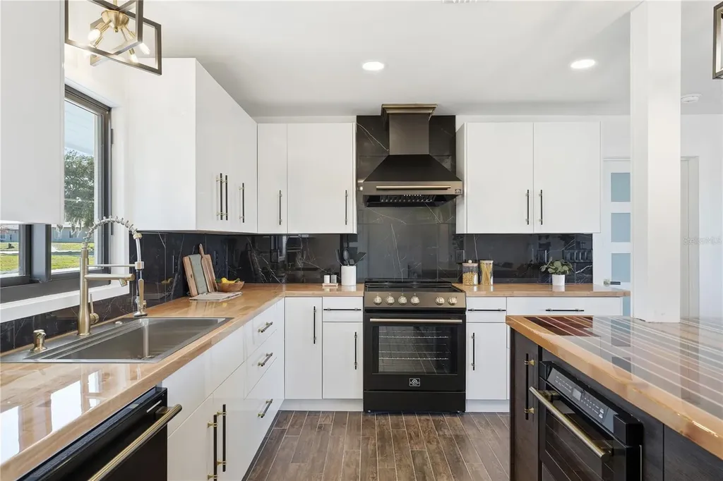 203 Parkwood Lane Edgewater FL 32132