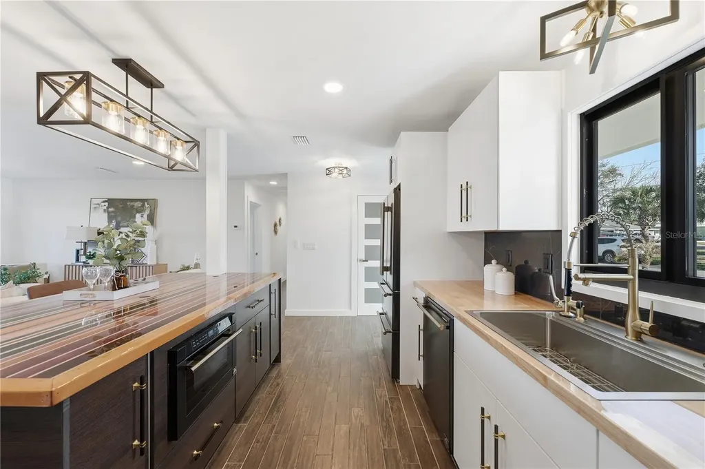203 Parkwood Lane Edgewater FL 32132