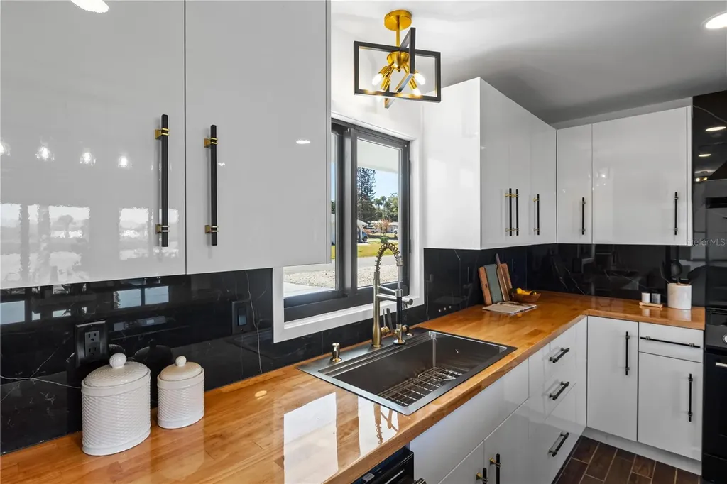 203 Parkwood Lane Edgewater FL 32132