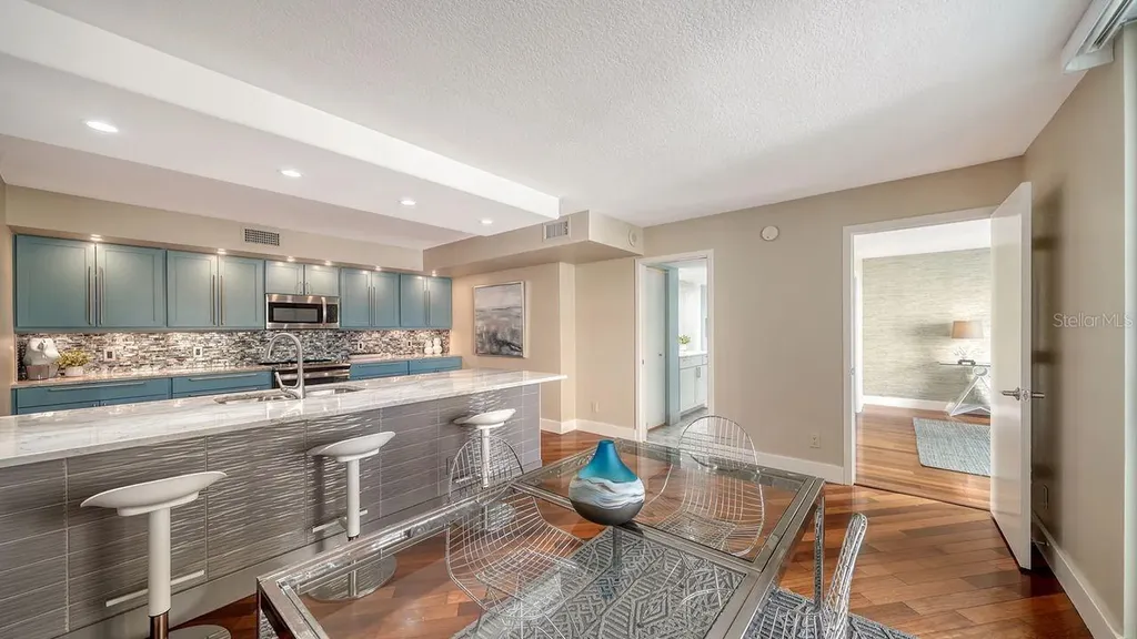 1111 N Gulfstream Avenue Sarasota FL 34236
