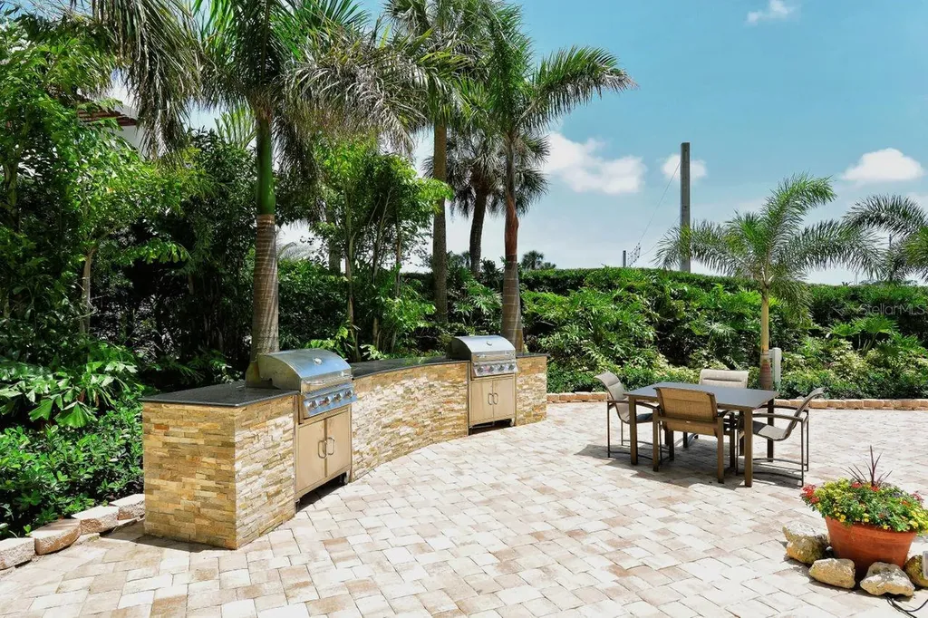 1111 N Gulfstream Avenue Sarasota FL 34236