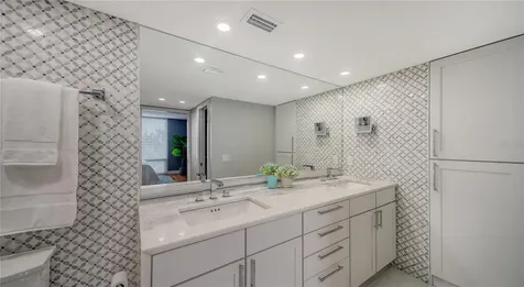 1111 N Gulfstream Avenue Sarasota FL 34236