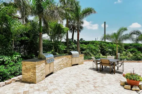 1111 N Gulfstream Avenue Sarasota FL 34236