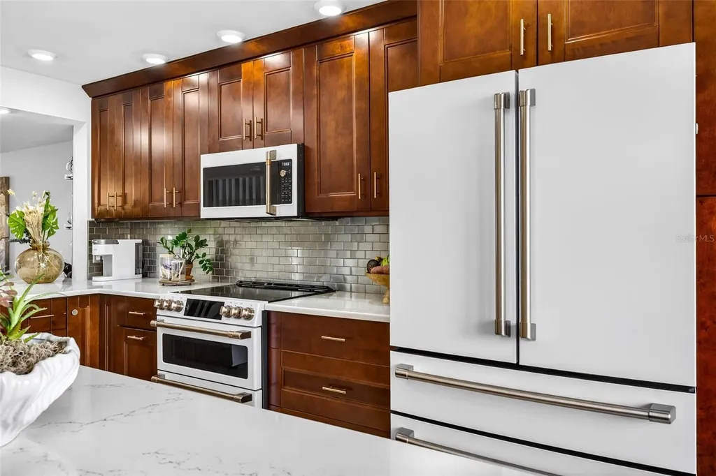 132 1st Street E Tierra Verde FL 33715