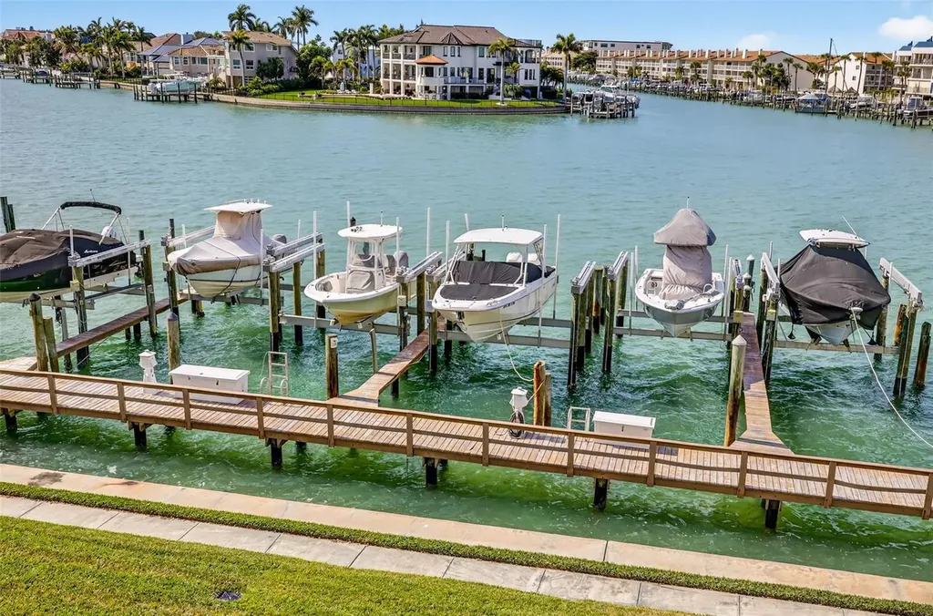 132 1st Street E Tierra Verde FL 33715