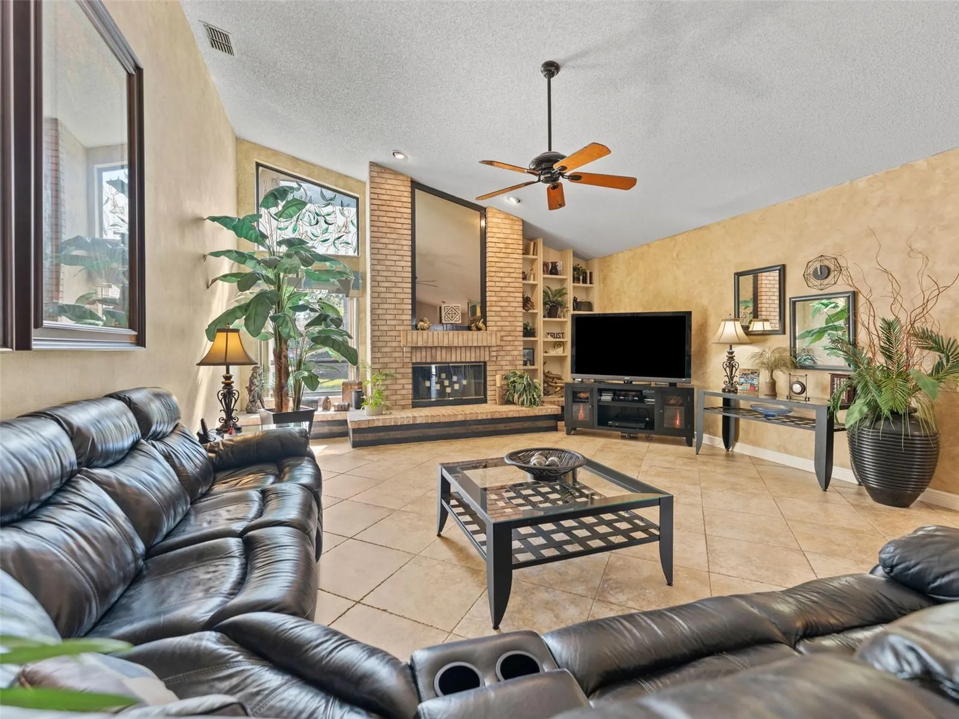 4830 Longwater Way Tampa FL 33615