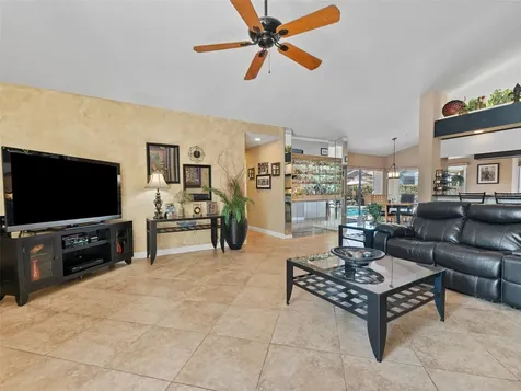 4830 Longwater Way Tampa FL 33615