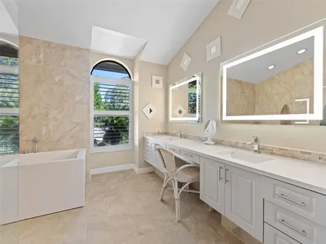 4830 Longwater Way Tampa FL 33615