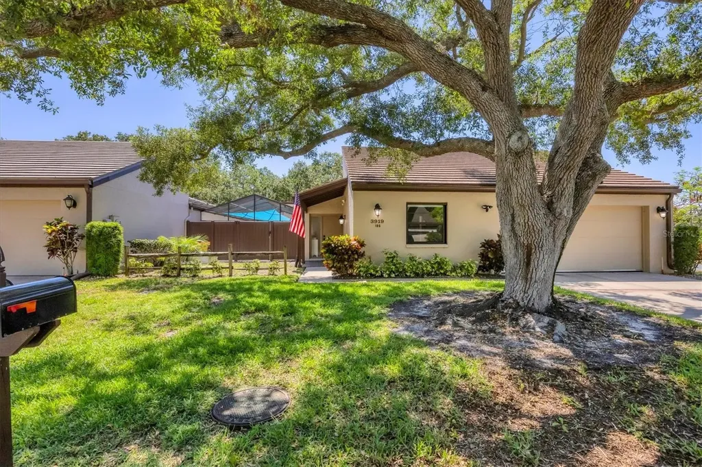 3919 Glen Oaks Manor Drive Sarasota FL 34232