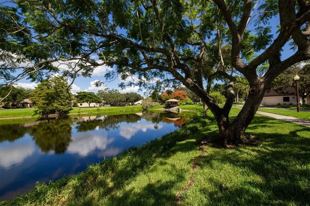 3919 Glen Oaks Manor Drive Sarasota FL 34232