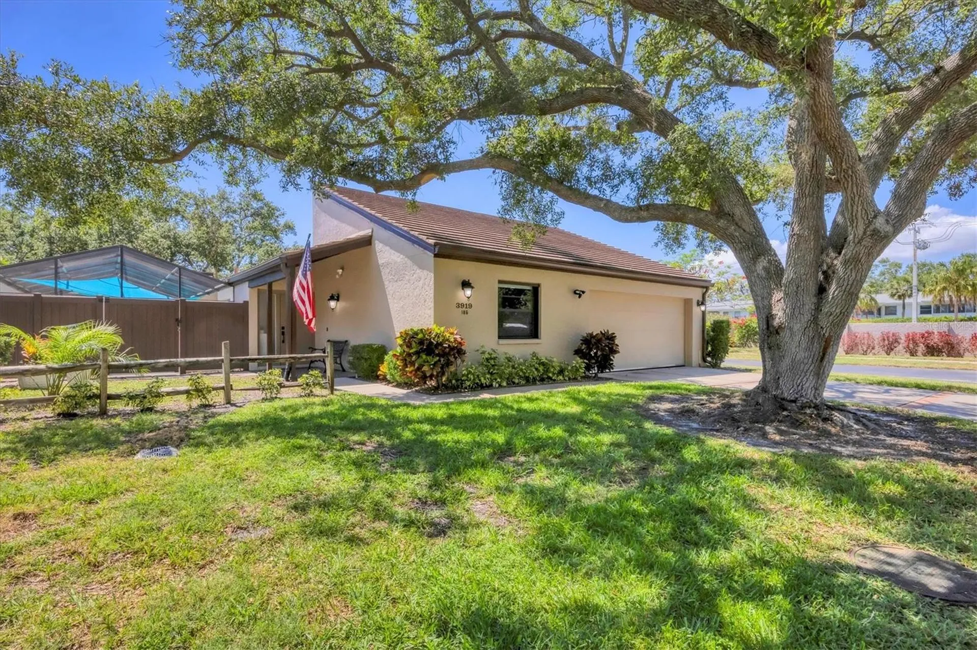3919 Glen Oaks Manor Drive Sarasota FL 34232