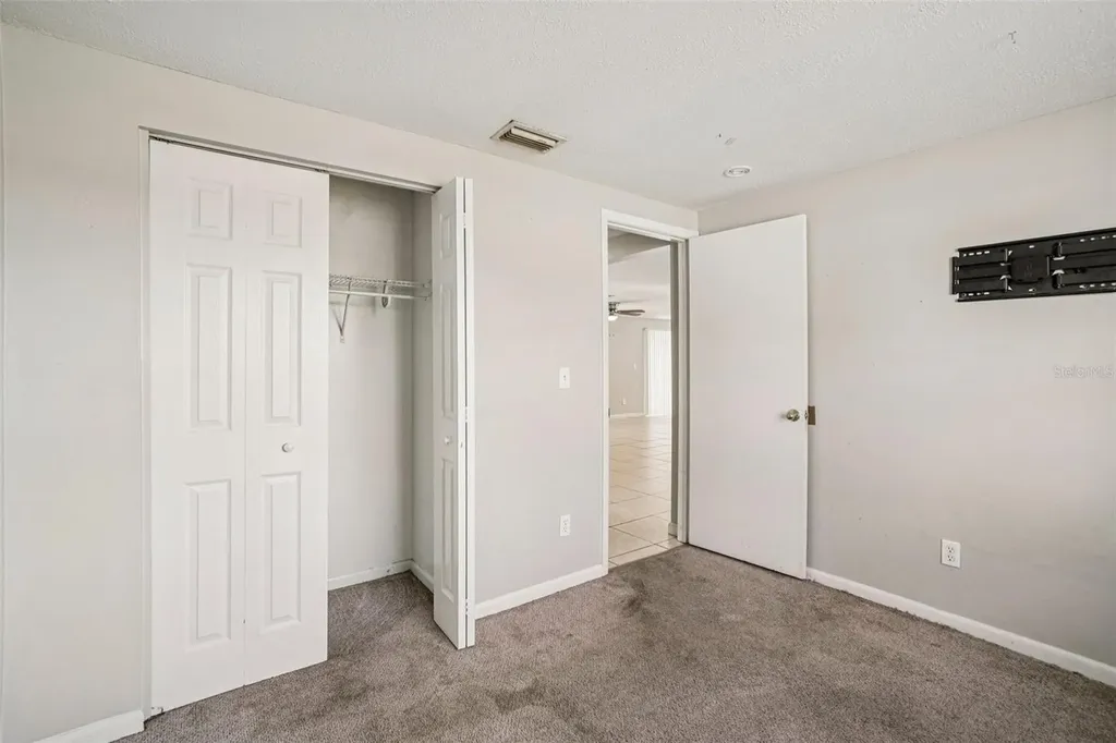 6807 White Cliffs Way Tampa FL 33625