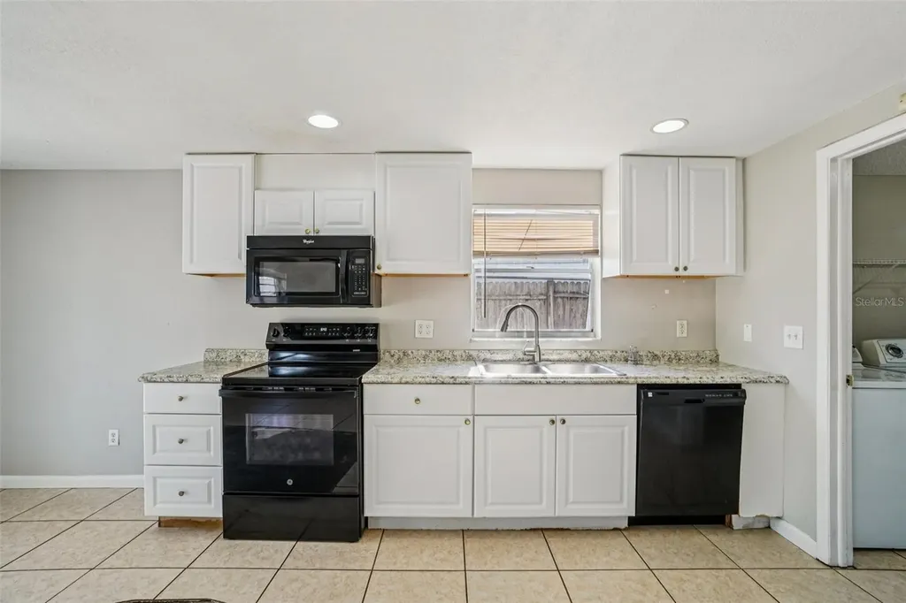 6807 White Cliffs Way Tampa FL 33625