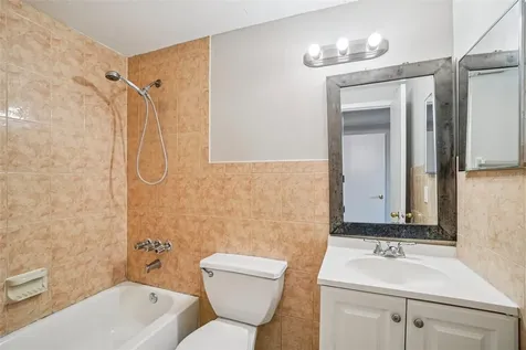 6807 White Cliffs Way Tampa FL 33625