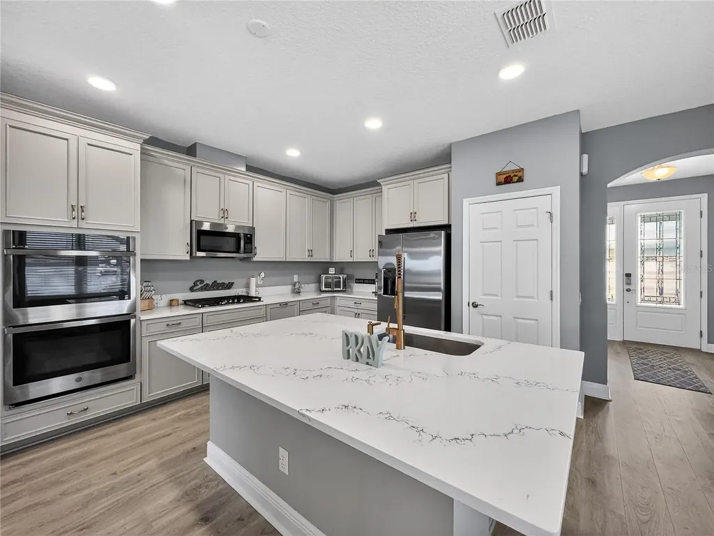 1673 Suttonset Trail Zephyrhills FL 33541