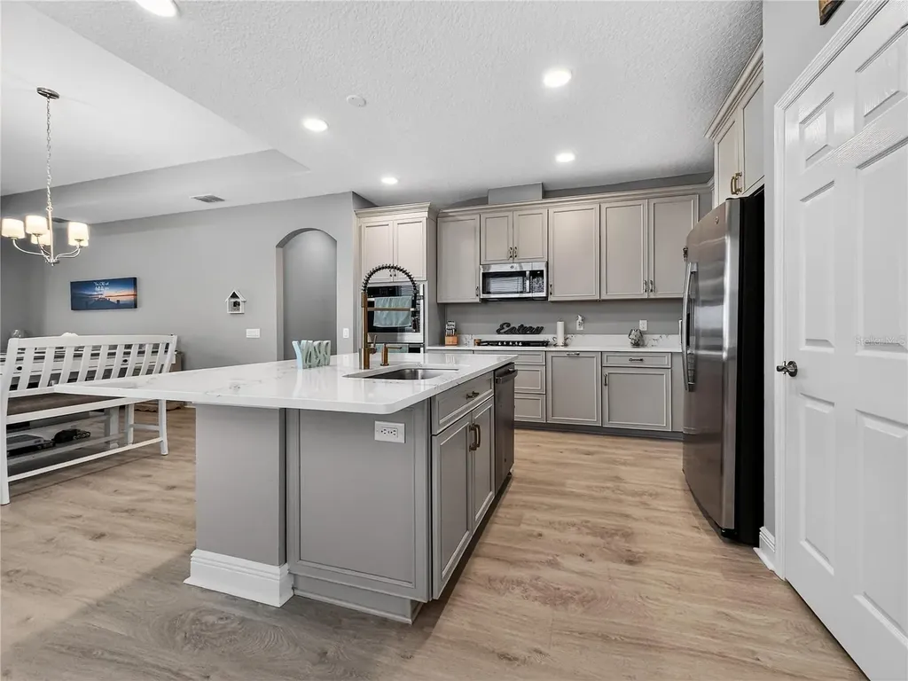 1673 Suttonset Trail Zephyrhills FL 33541