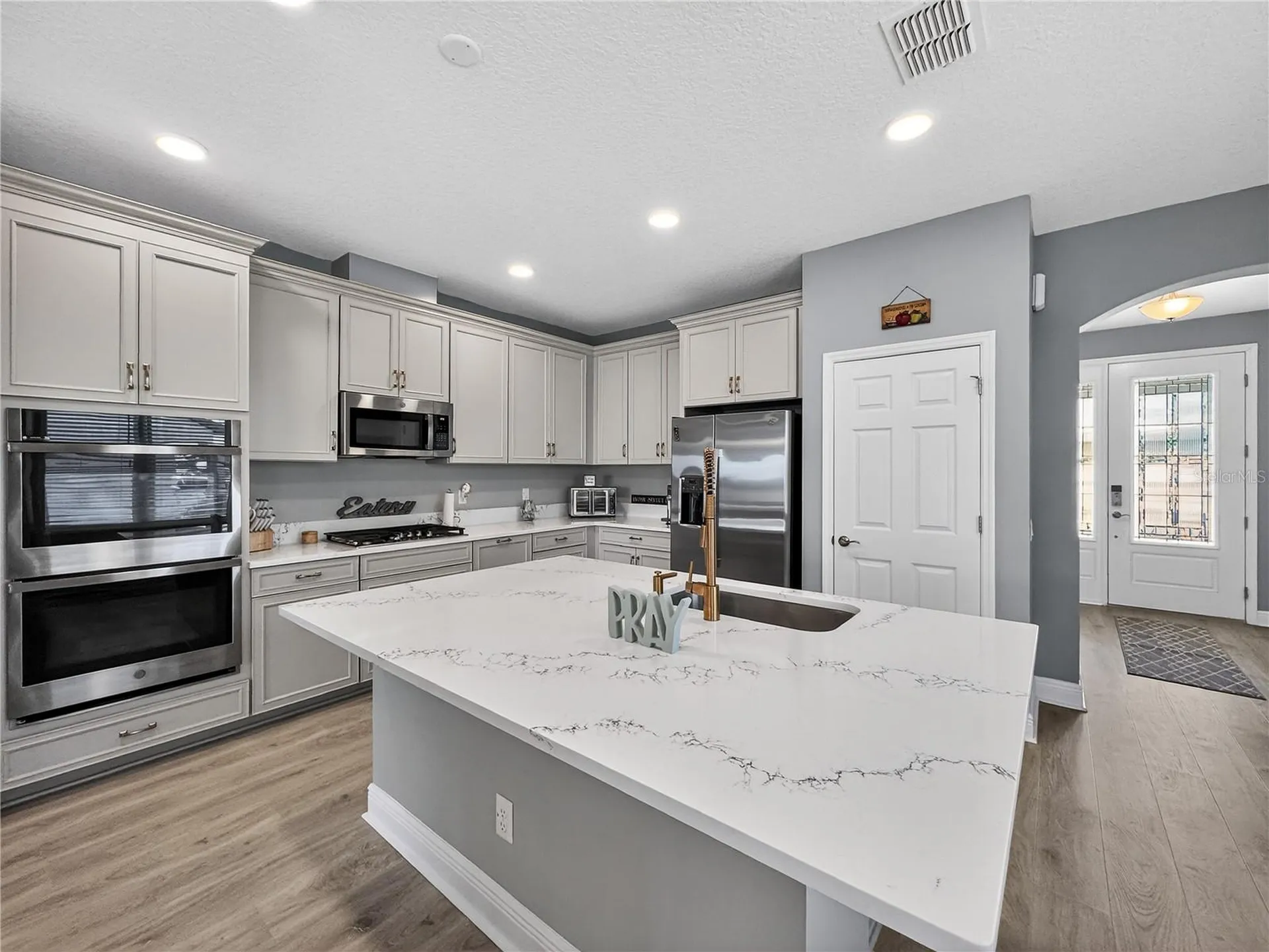 1673 Suttonset Trail Zephyrhills FL 33541