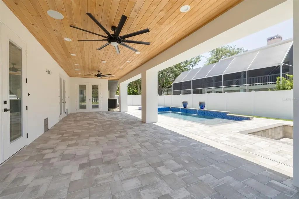 6012 Kipps Colony Drive E Gulfport FL 33707