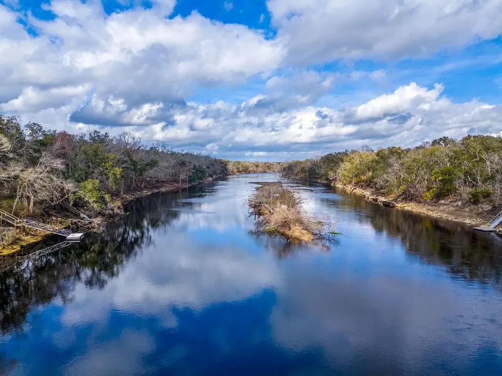103 NE Suwannee River Drive Mayo FL 32066