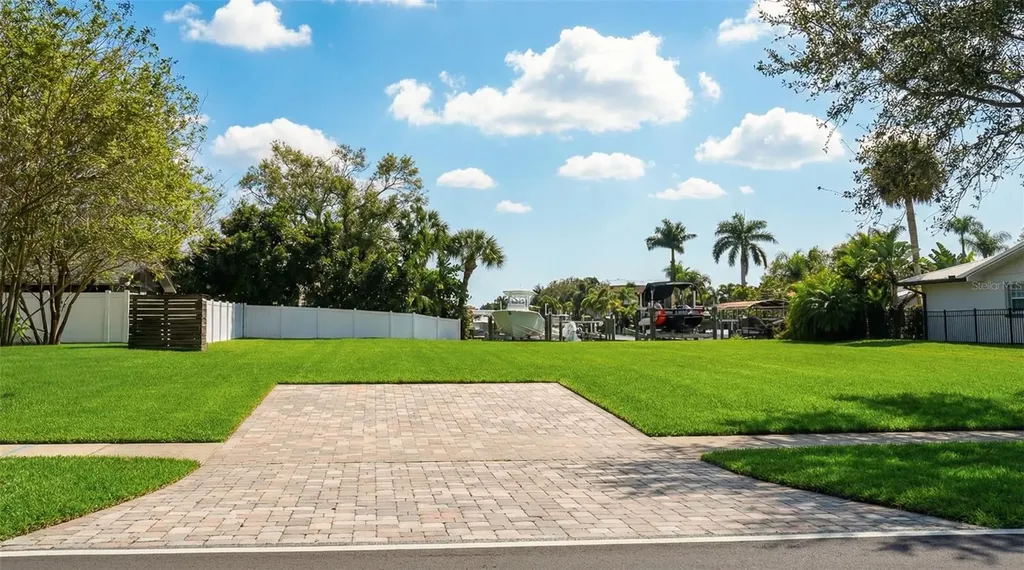 3904 Dana Shores Drive Tampa FL 33634