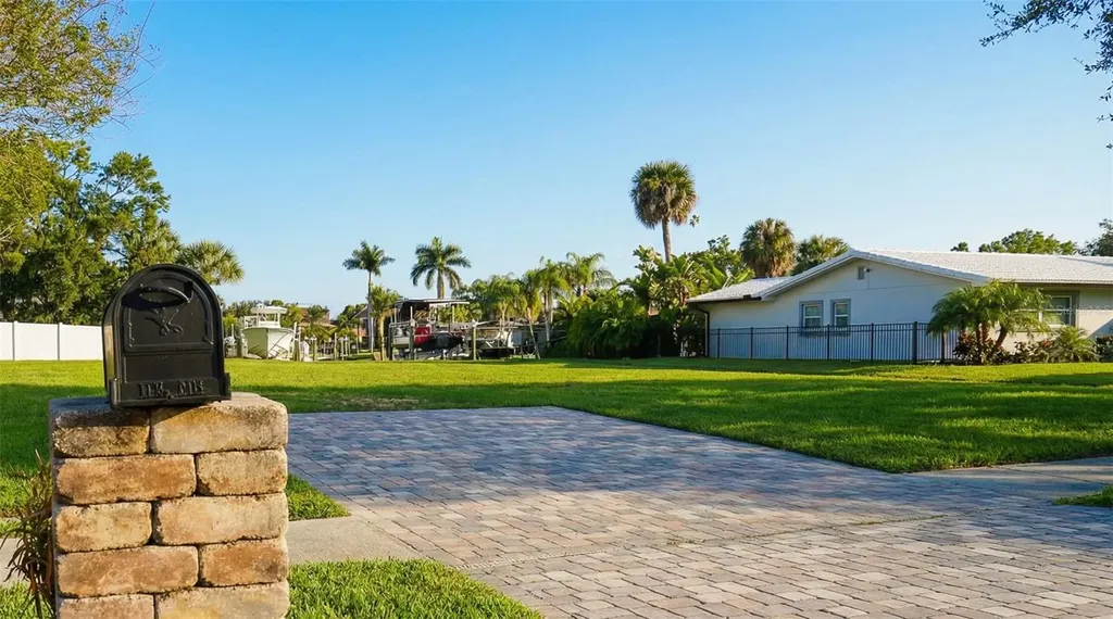 3904 Dana Shores Drive Tampa FL 33634