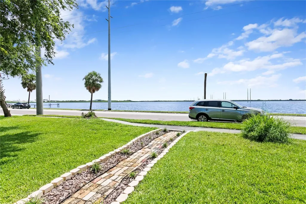 1305 S Bermuda Boulevard Tampa FL 33605