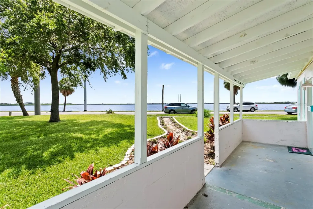 1305 S Bermuda Boulevard Tampa FL 33605