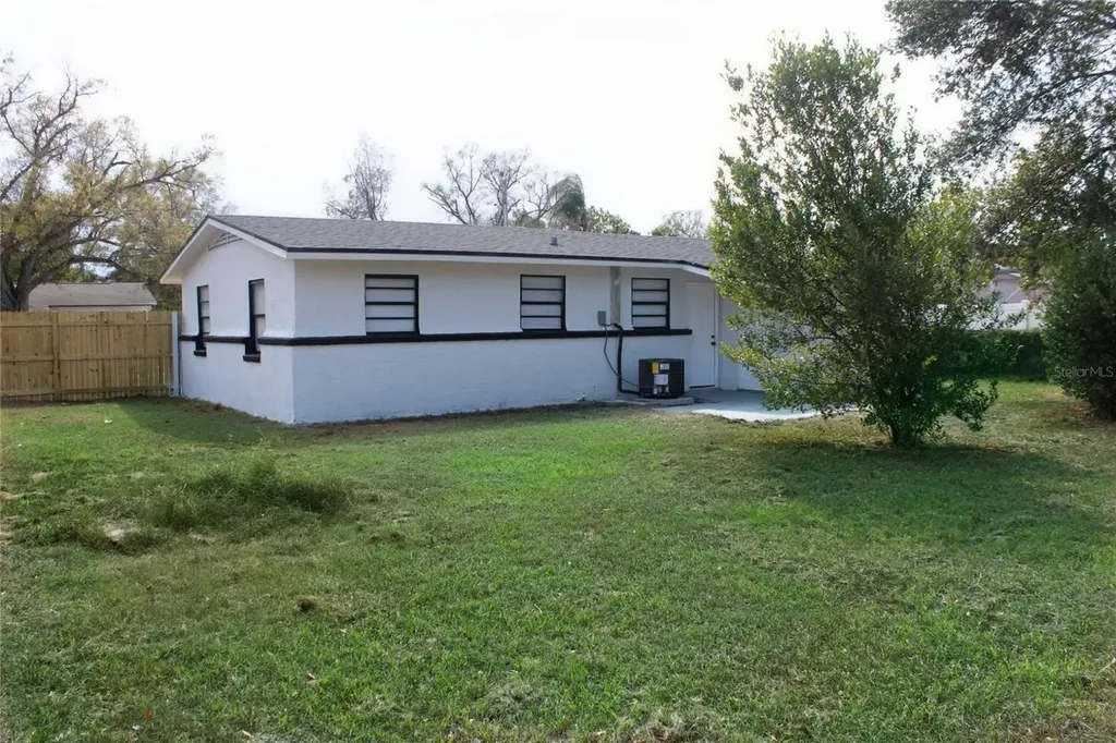 8308 Allamanda Avenue Tampa FL 33619