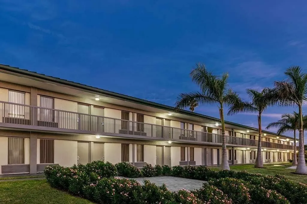 7150 N Tamiami Trail Sarasota FL 34243