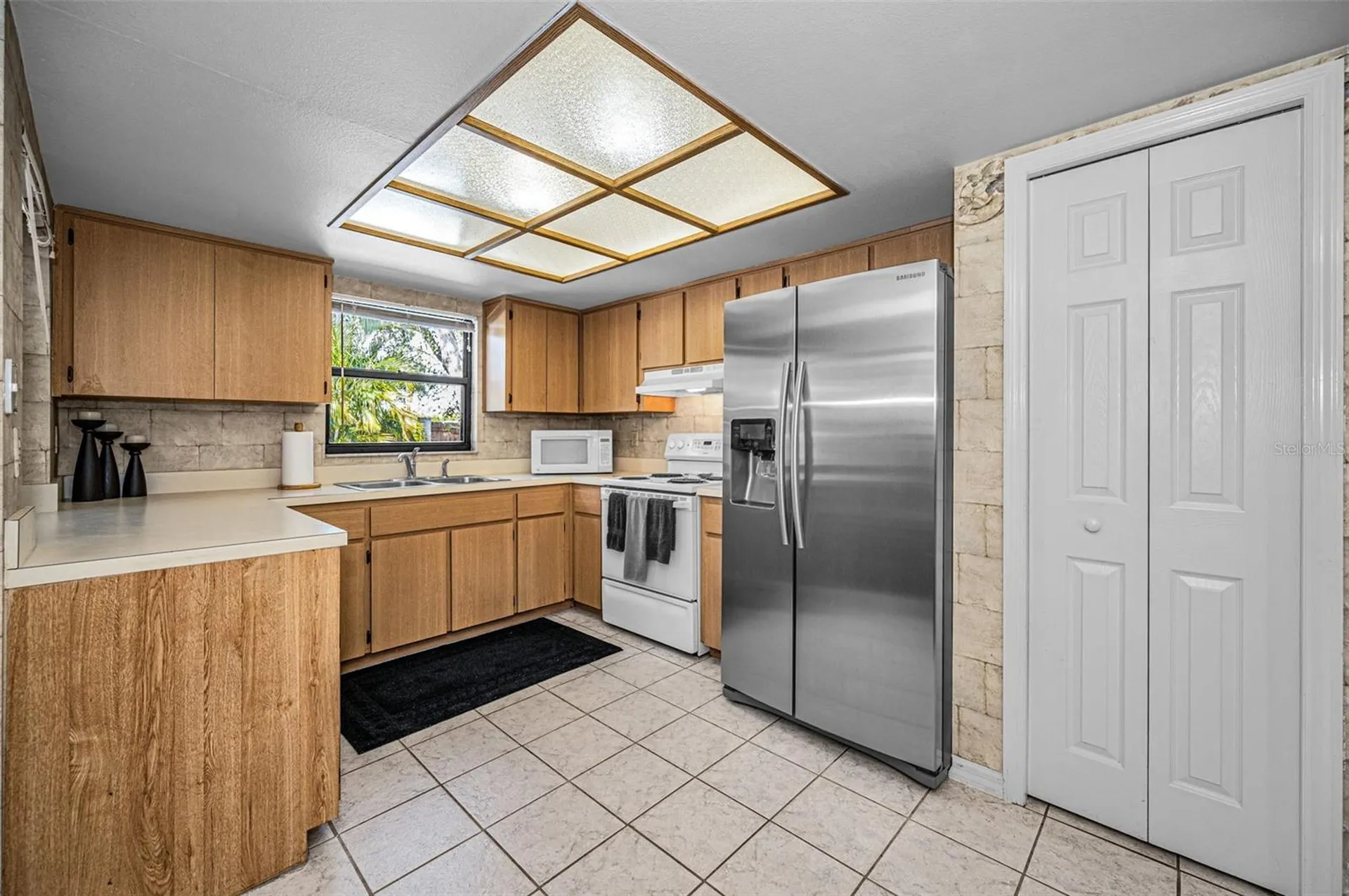 1533 Foxcroft Drive W Palm Harbor FL 34683