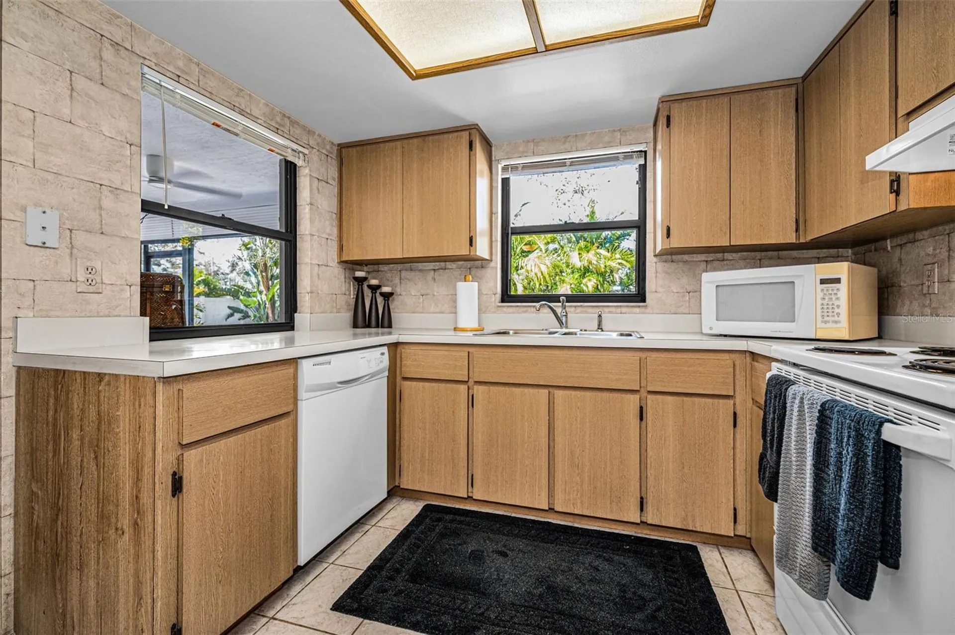 1533 Foxcroft Drive W Palm Harbor FL 34683
