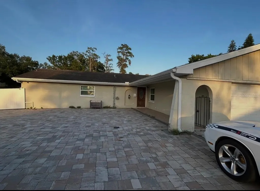 6711 Webb Road Tampa FL 33615