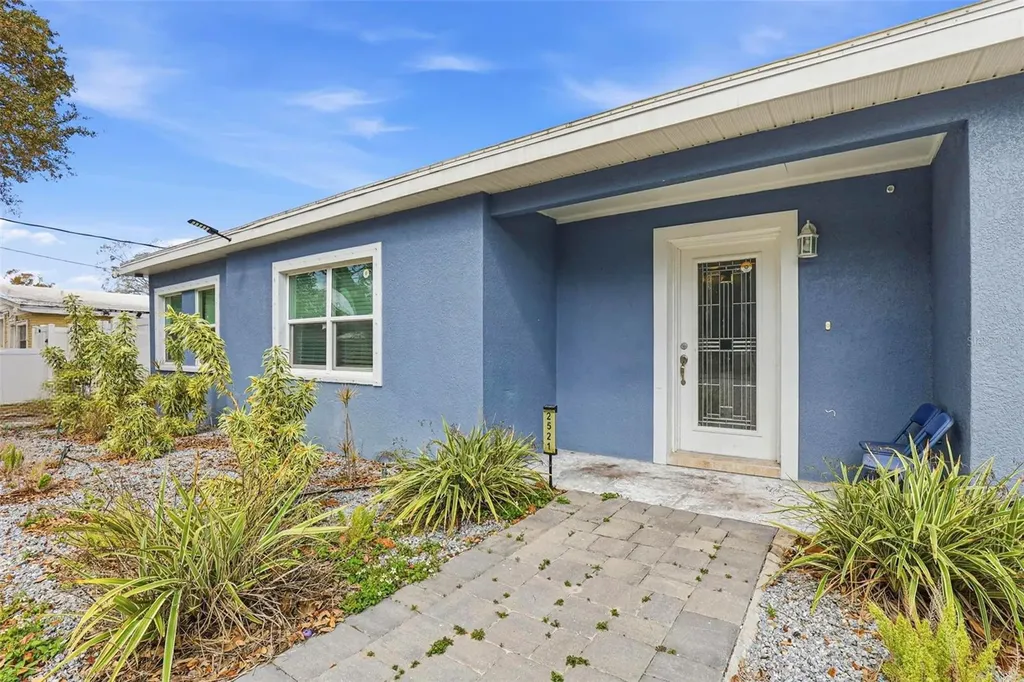 2521 W Crest Avenue Tampa FL 33614