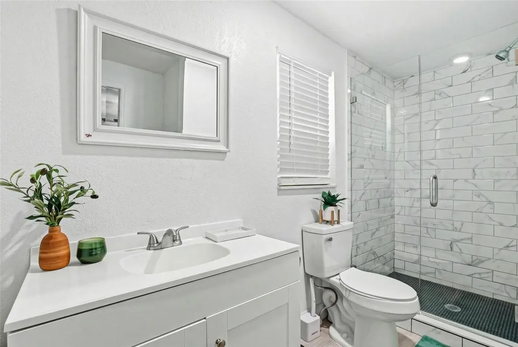 2521 W Crest Avenue Tampa FL 33614