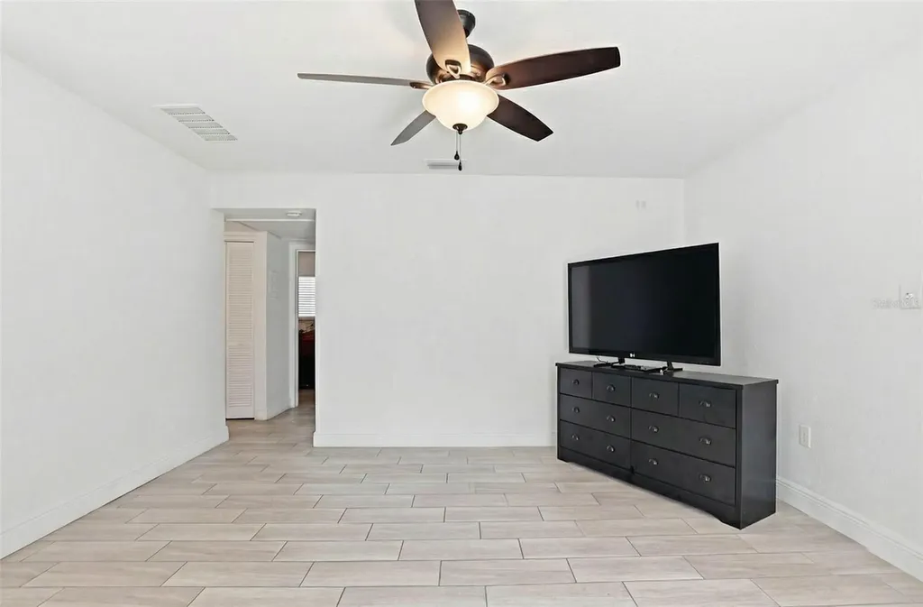 2521 W Crest Avenue Tampa FL 33614