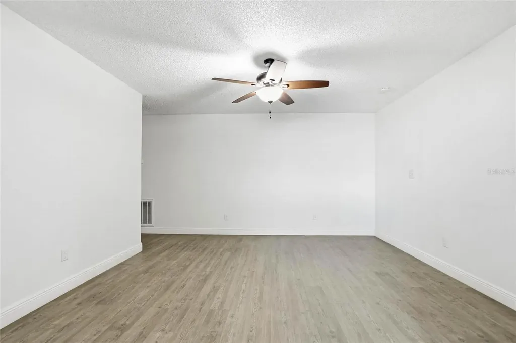 2521 W Crest Avenue Tampa FL 33614